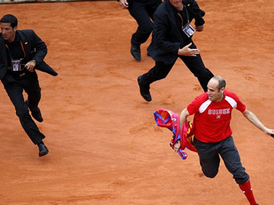 Εισβολέας αναστάτωσε το γαλλικό «Open»