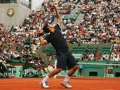 Πρώτος και στο… χώμα ο Roger Federer