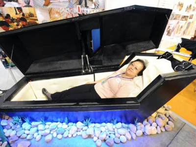 Έκθεση… φερέτρων