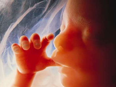 Θα γεννήσει το παιδί του νεκρού άντρα της