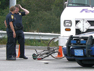 Τη χτύπησε φορτηγό, την παρέσυρε άλλο όχημα και επέζησε