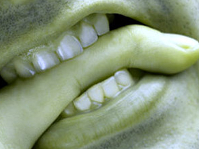 Έκοψε το δάχτυλό του και το έφαγε