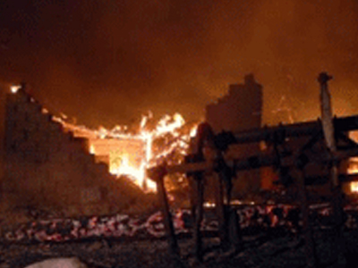 Φωτιά απειλεί σπίτια στην Αττάλεια