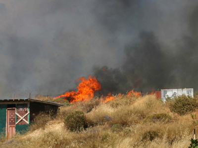 Υπό μερικό έλεγχο οι φωτιές σε Σπάτα και  Κορωπί