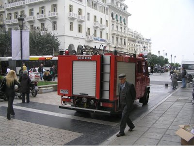 Πυρκαγιά σε δώμα 9όροφου κτιρίου στη Θεσσαλονίκη