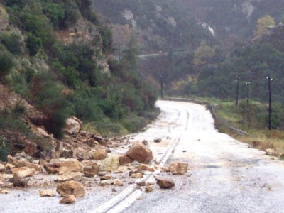 Διακοπή κυκλοφορίας στα Γρεβενά λόγω κατολισθήσεων