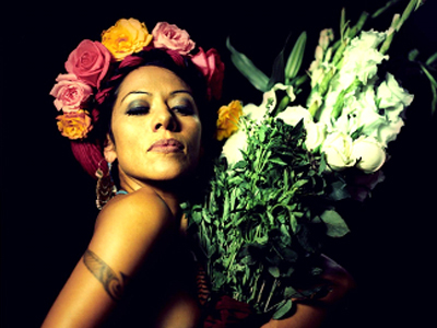 LILA DOWNS H ΠΑΓΚΟΣΜΙΑ ΝΤΙΒΑ EΠΙΣΤΡΕΦΕΙ