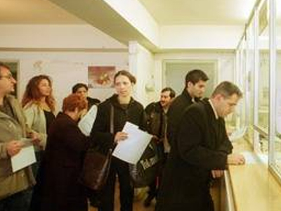 Υποχώρησε η κυβέρνηση και επαναφέρει το αφορολόγητο των 10.500 ευρώ