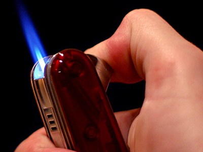 Τον έσωσε ο αναπτήρας του