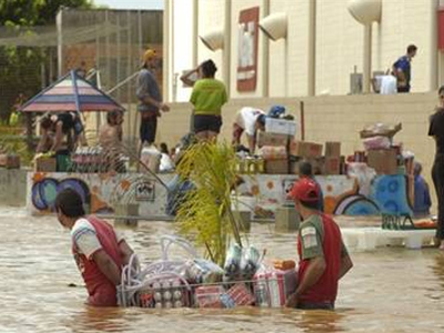 «Μάννα» εξ’ ουρανού στους πλημμυροπαθείς της Βραζιλίας