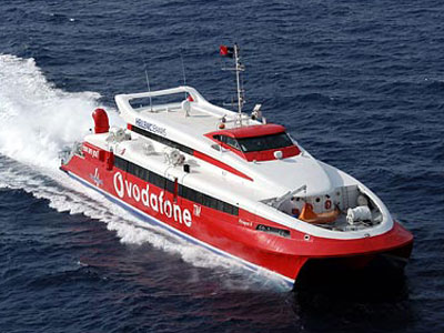 Περιπέτεια εν πλω για τους επιβάτες του «Flying Cat II»