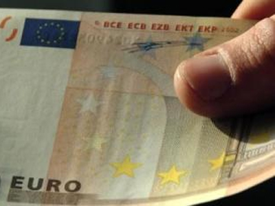 Νέο χαράτσι σε καύσιμα και κινητά τηλέφωνα