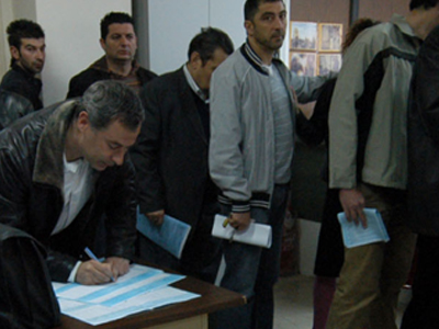 «Γονατίζουν» τα νοικοκυριά οι εξοφλήσεις των φόρων