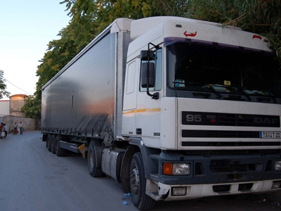 Μετέφεραν 17 λαθρομετανάστες με το φορτηγό τους