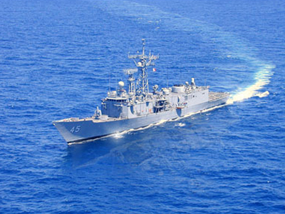 Πολεμικό πλοίο «ξέφυγε» από Σομαλούς πειρατές