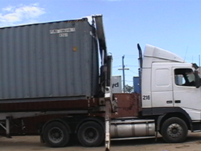 Έκρυψε 36 αλλοδαπούς στο φορτηγό του