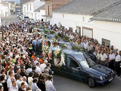 Θρήνος για τα θύματα της αεροπορικής τραγωδίας στη Μαδρίτη