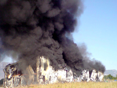 Πυρκαγιά σε αποθήκες εργοστασίου στην Πάτρα