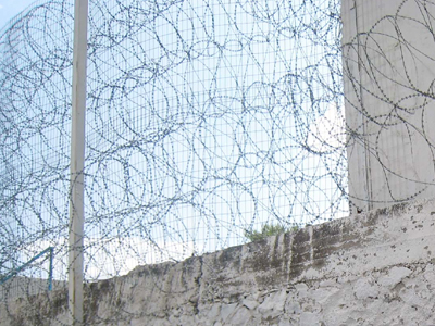 Κρεμάστηκε μέσα στο κελί του