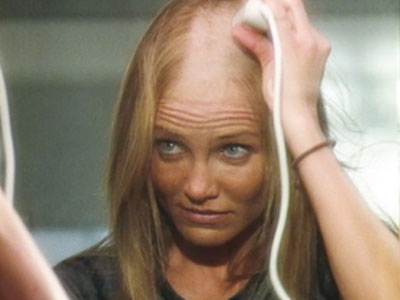 Στο δρόμο που… ξύρισε η Ντέμι Μουρ