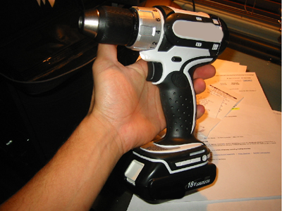 Τον έσωσε με ένα… τρυπάνι