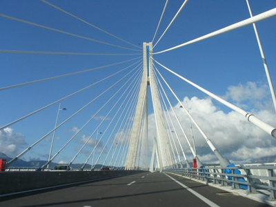 Ολιγόλεπτες διακοπές κυκλοφορίας στη γέφυρα Ρίου-Αντιρρίου