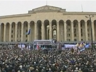 Χιλιάδες Γεωργιανοί διαδήλωσαν κατά του προέδρου της χώρας