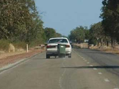 Οδηγός «βιαζόταν»… να βγάλει έξω τα σκουπίδια