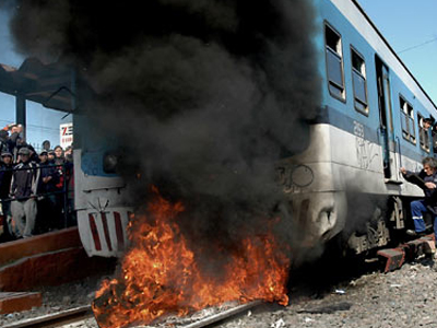 Παραλίγο τραγωδία από φωτιά σε τρένο