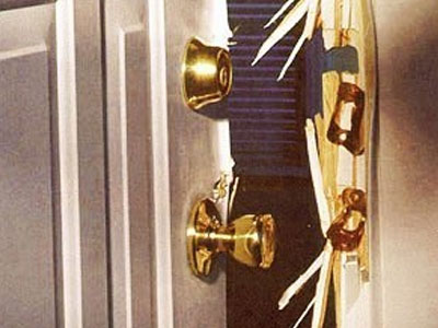 Διέρρηξαν το σπίτι του ενώ κοιμόταν, πήραν τα κλειδιά και του έκλεψαν το αυτοκίνητο