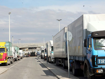 Άνοιξαν προσωρινά τα σύνορα οι αυτοκινητιστές