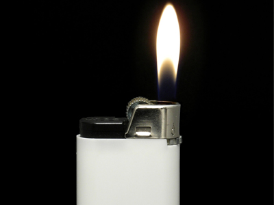 Αποπειράθηκε να κάψει ζωντανή τη σύζυγό του