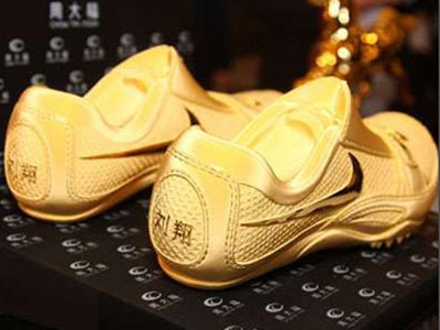 Γιακουμάτος υπέρ Καρατζαφέρη