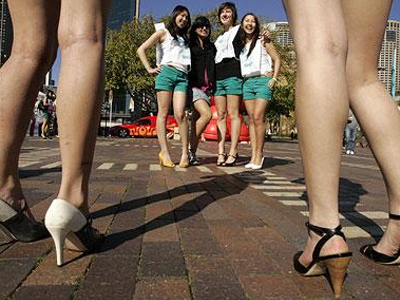 Διεκδικεί αποζημίωση… για τις γόβες της