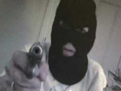 Έντυσε τη γιαγιά του γκάνγκστερ