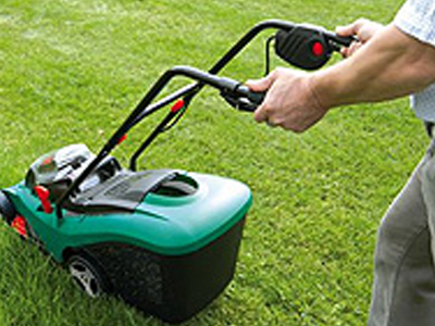 Πήγε για… γκαζόν και βγήκε κουρεμένος!