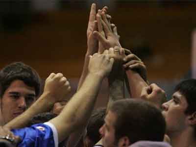 Στους «8» οι έφηβοι, 76-72 τη Γαλλία