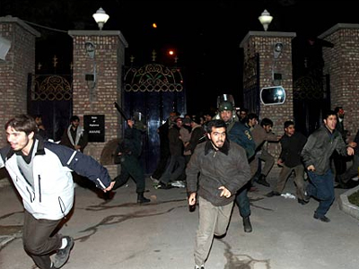 Οι διαδηλώσεις πνίγηκαν στο αίμα