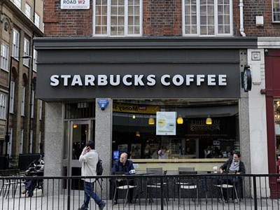 Αστυνομικός ξέχασε το όπλο της σε τουαλέτα των Starbucks