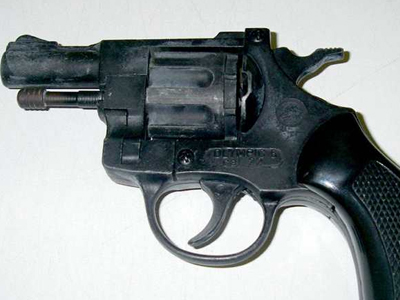 Ληστής τραπεζών με όπλο «μαϊμού» στα χέρια της αστυνομίας