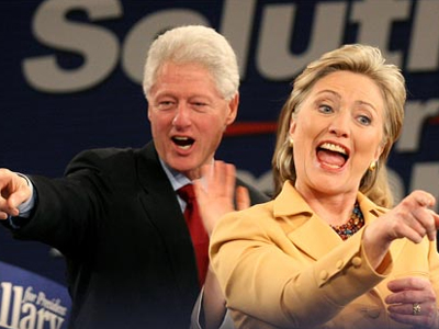 Η Χίλαρι έβγαλε «στο σφυρί» τον Μπιλ