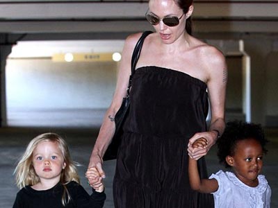 Η Angelina Jolie με τις κόρες της