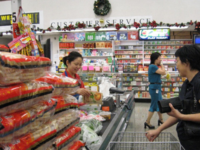 Διαμαρτύρονται για την απουσία ανδρών στα σούπερ μάρκετ