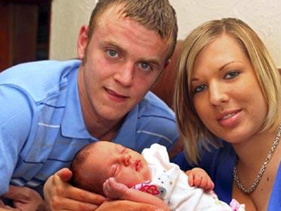 Γέννησε μόνη το παιδί της στην εθνική οδό