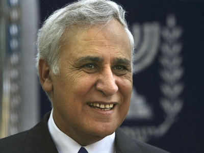 Άρχισε η δίκη του πρώην προέδρου του Ισραήλ που κατηγορείται για βιασμό