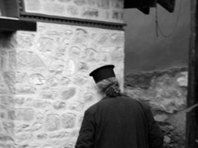 Ιερέας χάρισε 70.000 ευρώ στο… Υπουργείο Οικονομικών!