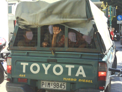 Μετέφεραν λαθρομετανάστες στοιβαγμένους σε καρότσα αγροτικού