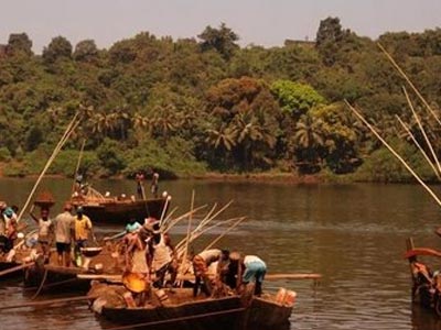 Χάθηκαν 30 γυναίκες σε ποτάμι από μια αστραπή!