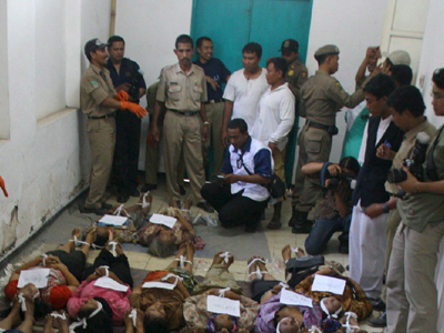 Δεκάδες άνθρωποι ποδοπατήθηκαν στην Ινδονησία