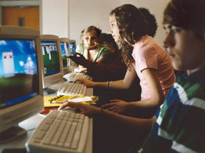 Ο εθισμός στο Internet προκαλεί προβλήματα στους νέους